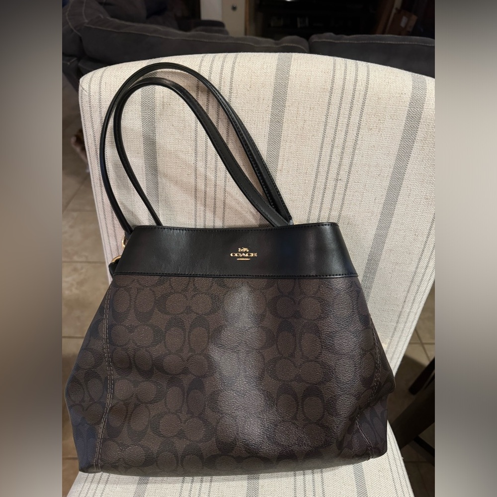 COACH authentic LEXY large tote purse